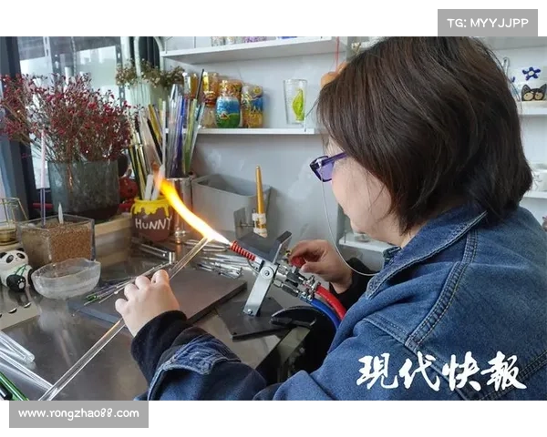 火焰玻璃的制作工艺揭秘 从原材料到成品的细致流程分析 火焰玻璃的制作工艺揭秘 从原材料到成品的细致流程分析