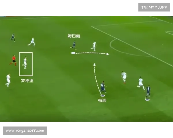 如何理解大卫路易斯的独特比赛位置与战术角色分析