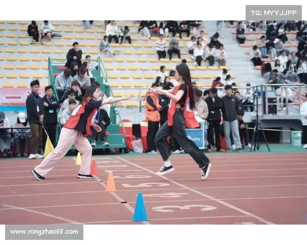 女子冲刺赛精彩瞬间集锦 完美展现速度与力量的巅峰对决